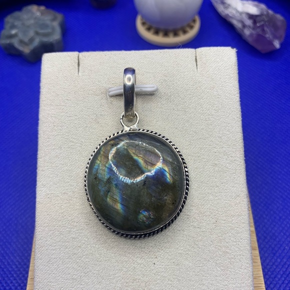 Bright Rainbow Flash Round Labradorite Pendant! .925 Sterling Silver Plated - Picture 1 of 10
